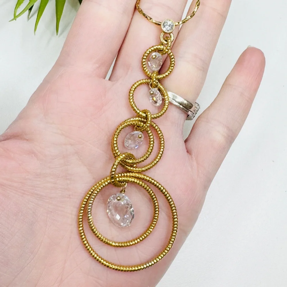 Vintage Y2K Faceted Clear Crystal Gold Tone Textured Circle Pendant Necklace